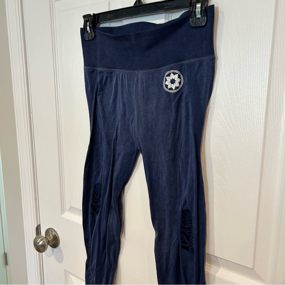 Splendid Women's Workout Stretch Ripped Leggings,‎ Navy M